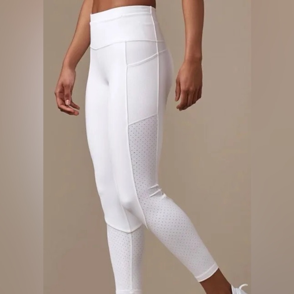 lululemon Women's White Athletic Leggings. NEW WITH TAGS!